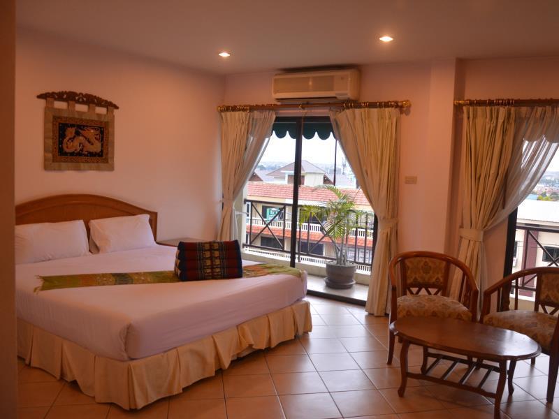 Seven Oaks Inn Jomtien Beach Exterior foto