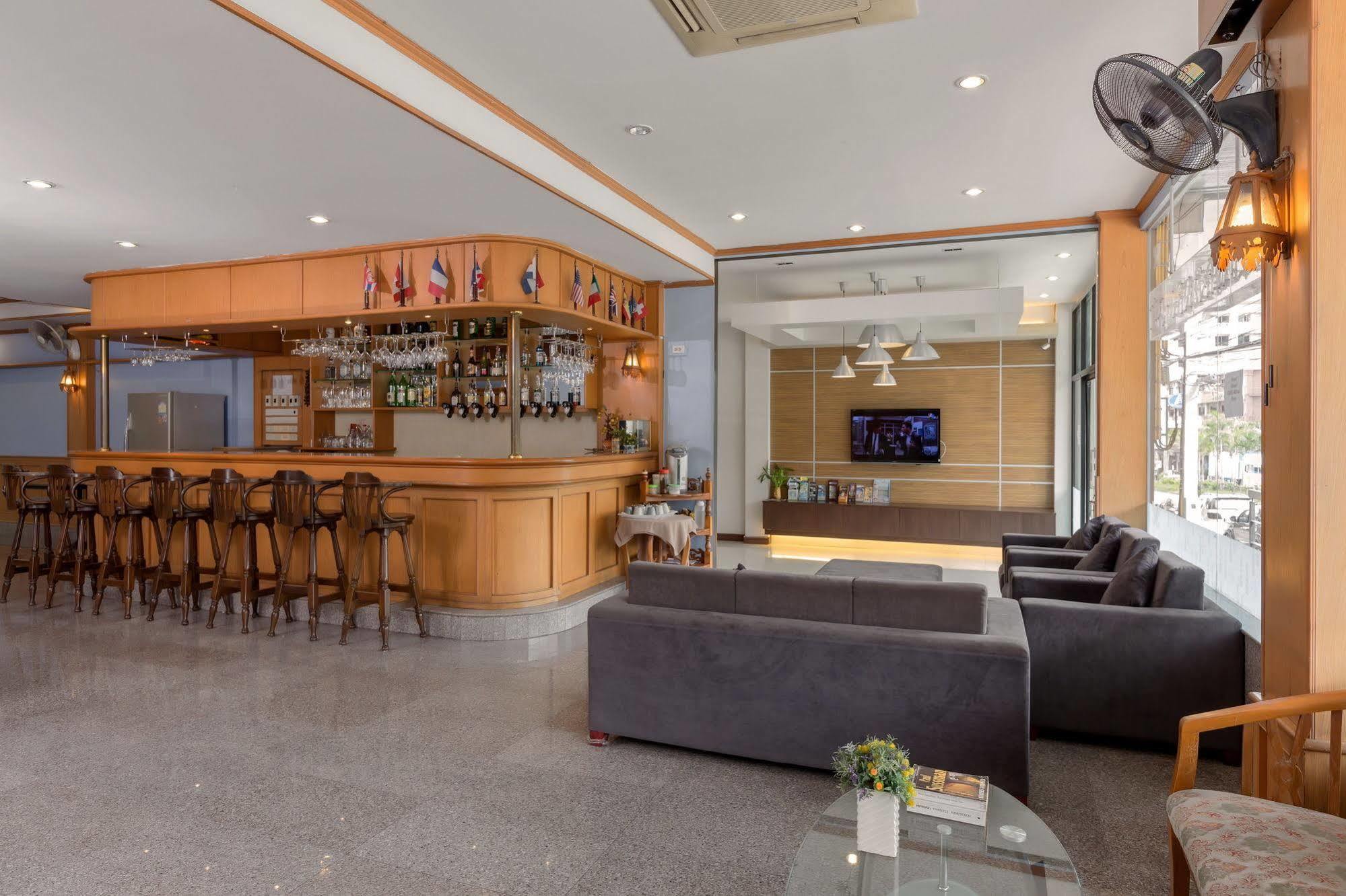 Seven Oaks Inn Jomtien Beach Exterior foto
