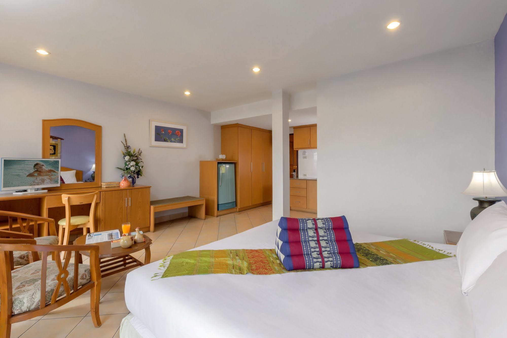 Seven Oaks Inn Jomtien Beach Exterior foto