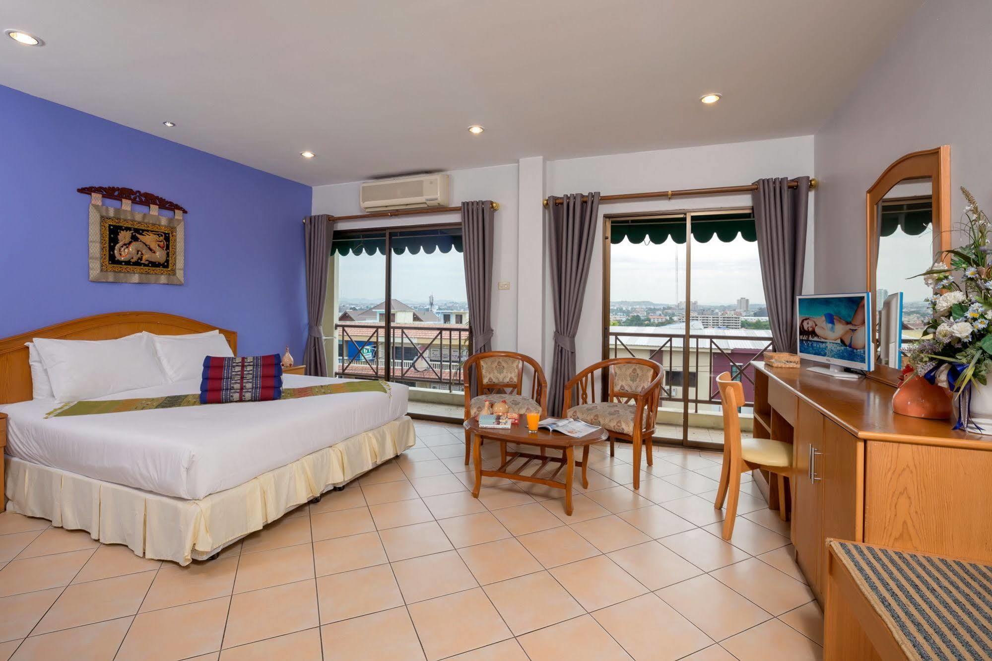 Seven Oaks Inn Jomtien Beach Exterior foto