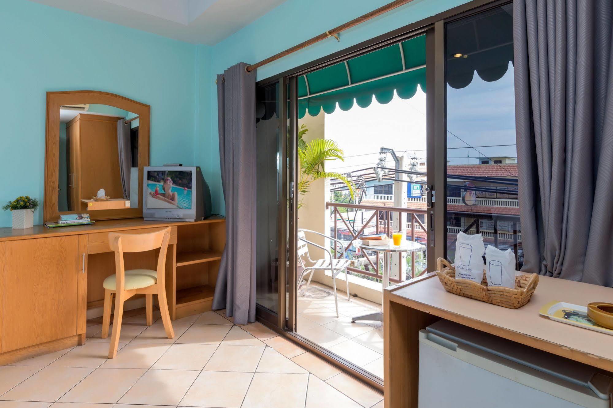 Seven Oaks Inn Jomtien Beach Exterior foto