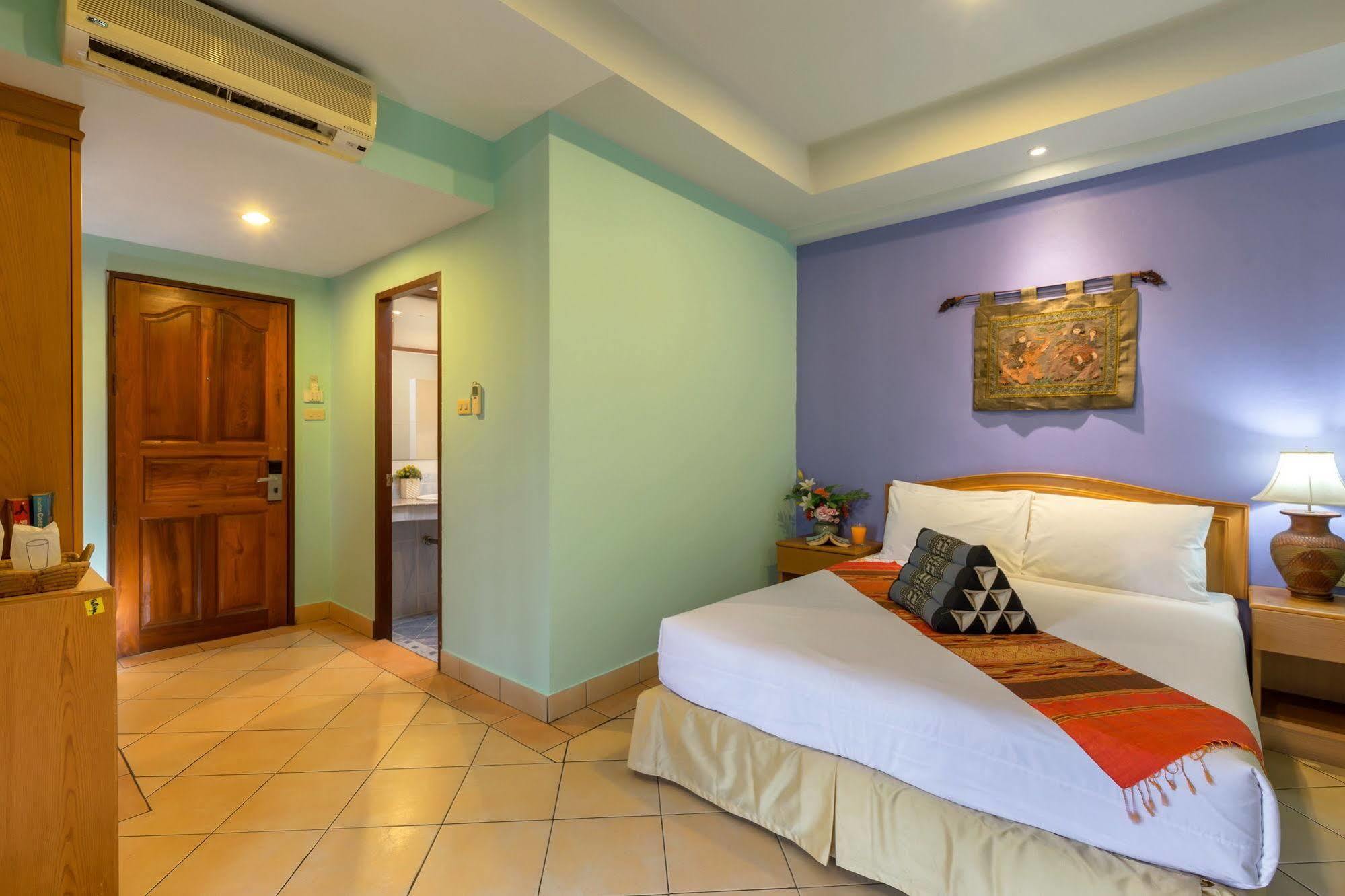 Seven Oaks Inn Jomtien Beach Exterior foto