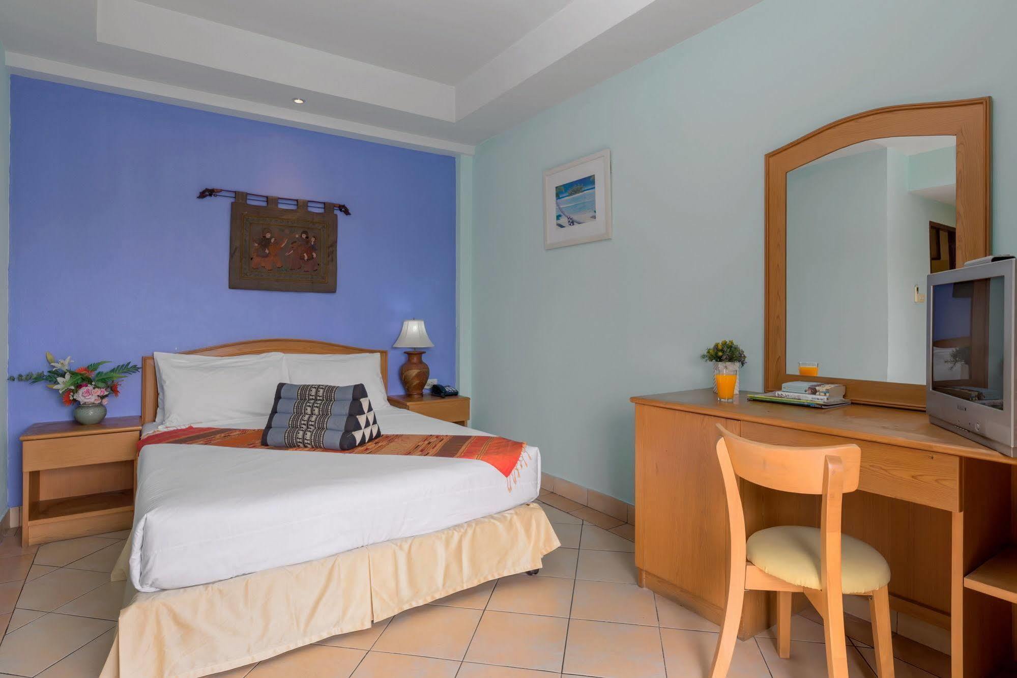 Seven Oaks Inn Jomtien Beach Exterior foto