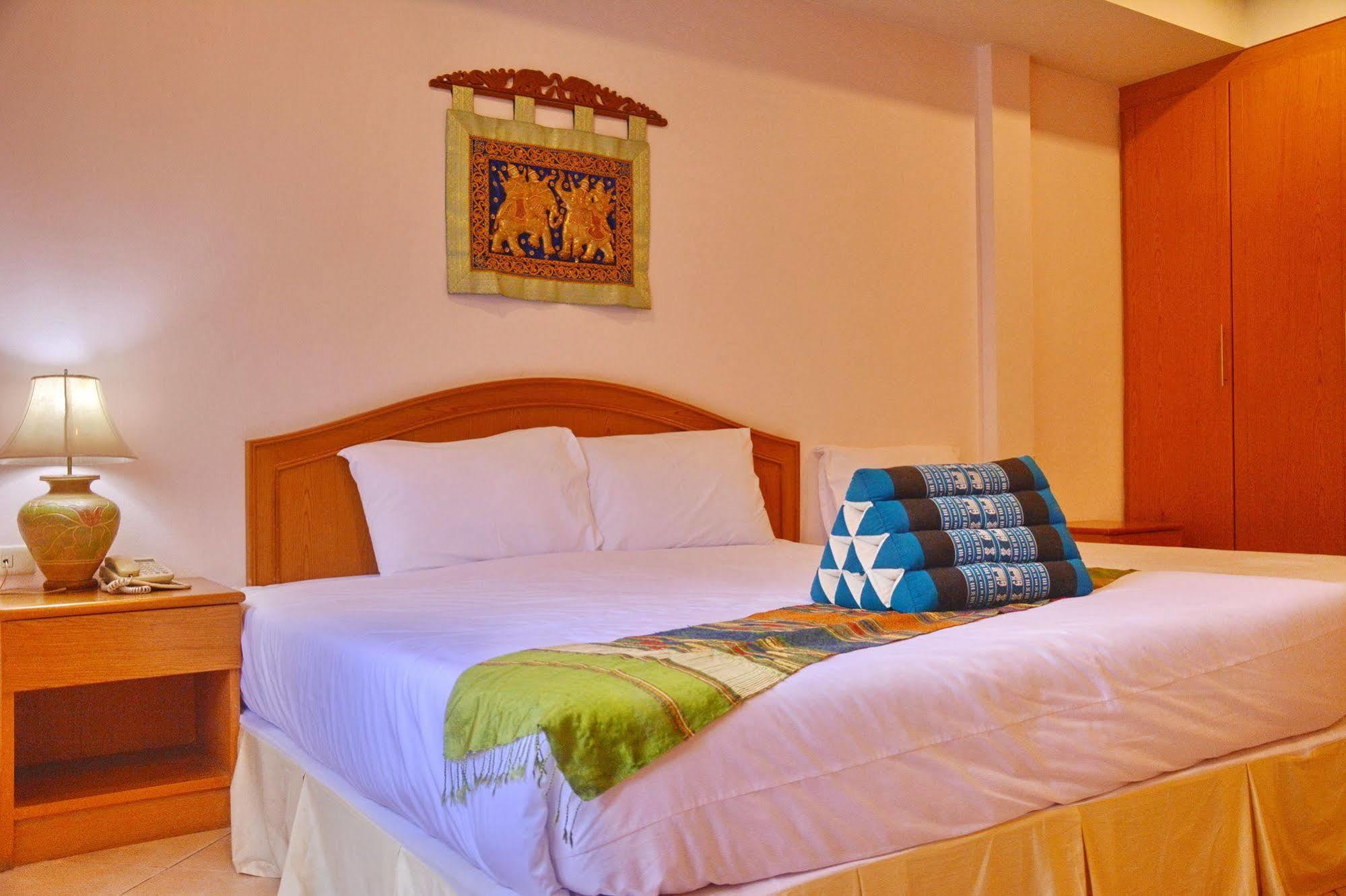 Seven Oaks Inn Jomtien Beach Exterior foto