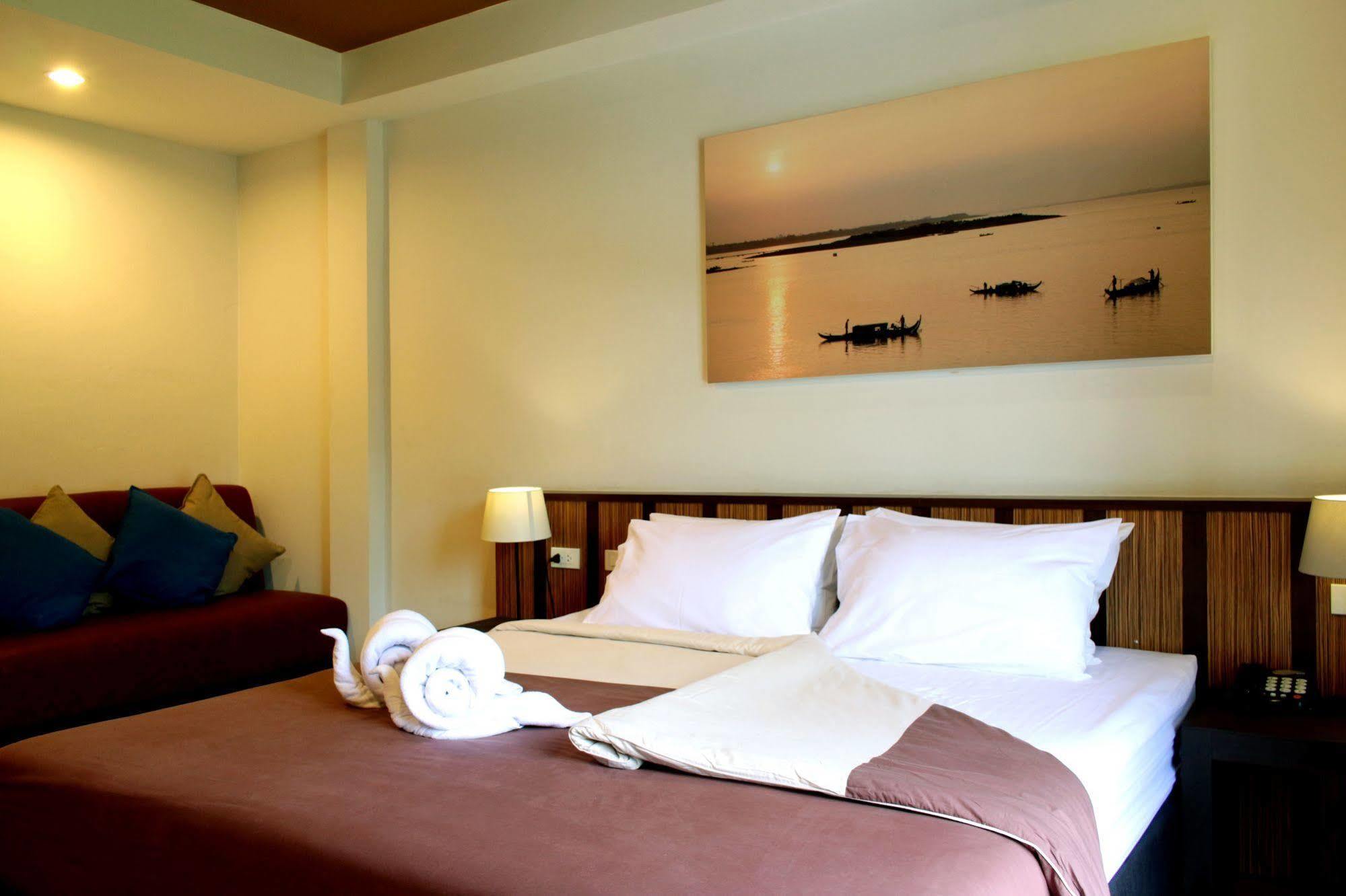 Seven Oaks Inn Jomtien Beach Exterior foto