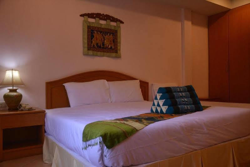 Seven Oaks Inn Jomtien Beach Exterior foto